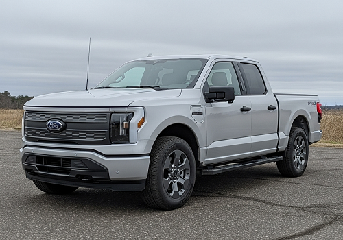 فورد F-150 لایتنینگ ۲۰۲۶ یه تیپ پایه جدید برای کثیفکاری داره فورد F-150 لایتنینگ ۲۰۲۶ یه تیپ پایه جدید برای کثیفکاری داره